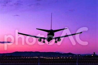 大阪国際空港に着陸する大型機