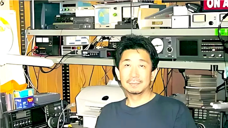 ja3cgz局シャックの様子です。1990年頃